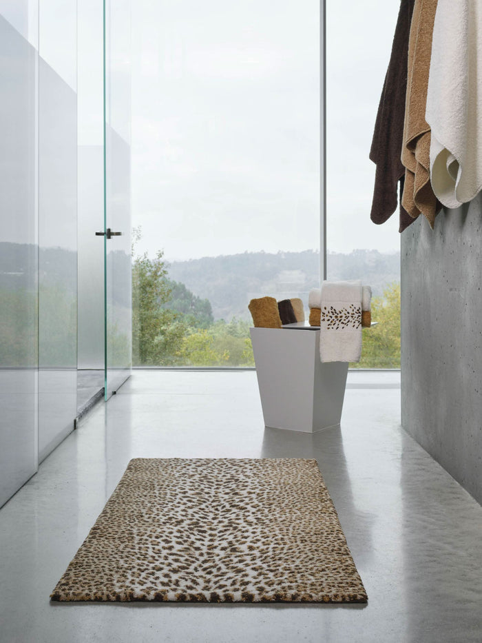 A&H Bengale Hand Towels feature 795 Mustang and 840 Gold embroidery. The base hand towel is 100 White
