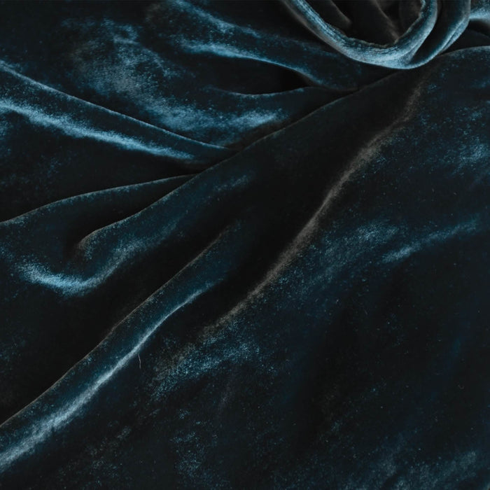 Divina Throws & Cushions