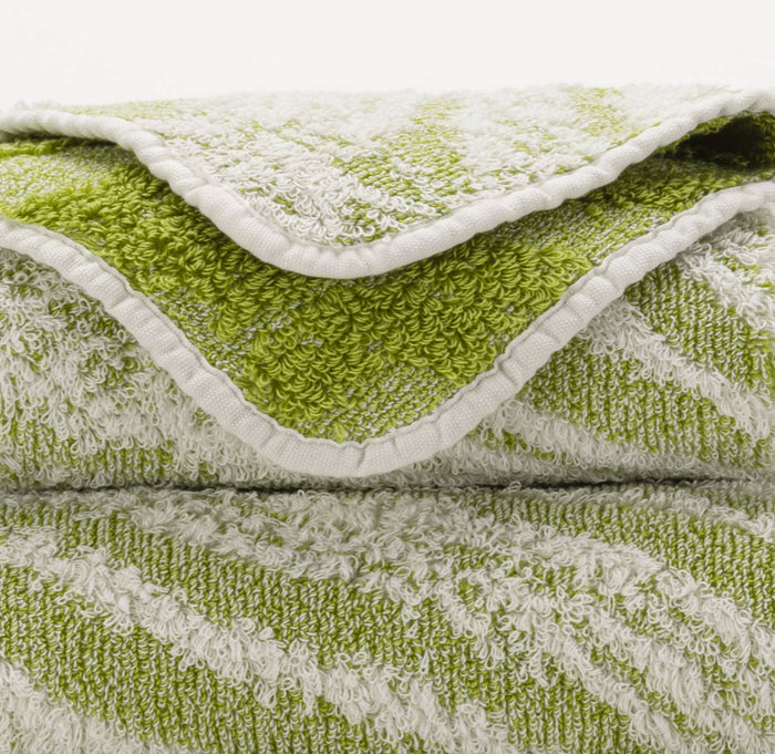 165 Apple Green / Bath Towel (28 x 54" | 70 x 140 cm)