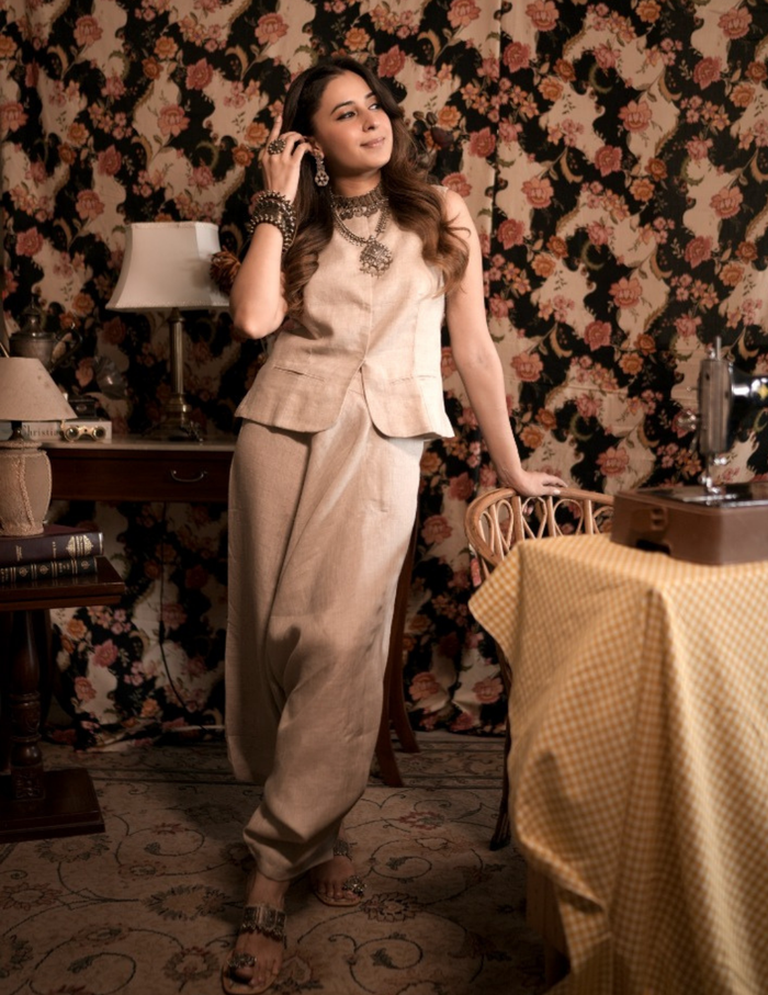 Mohtarma Off-White Linen Co-Ord Set