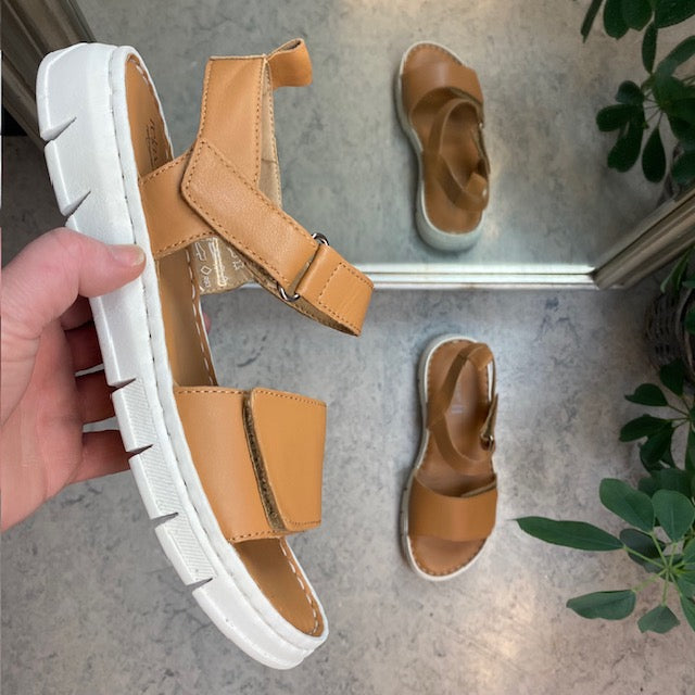 Mjuk och flexibel lädersandal i brunt från Relaxshoe