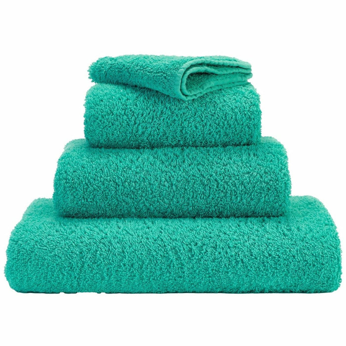 302 Lagoon / Bath Towel (28 x 54" | 70 x 140 cm)