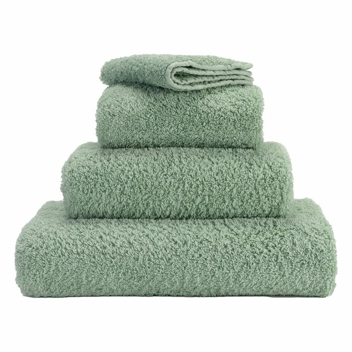 210 Aqua / Shower Towel (23 x 43" | 60 x 110 cm)